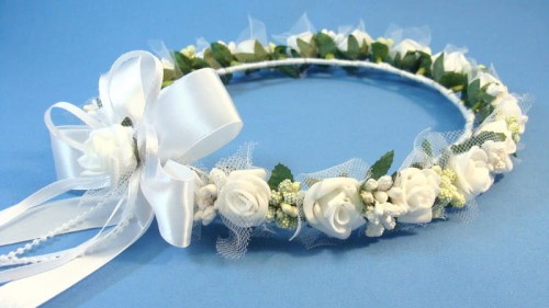 Wianek komunijny Nicola. Wersja z kokardą atłasową.